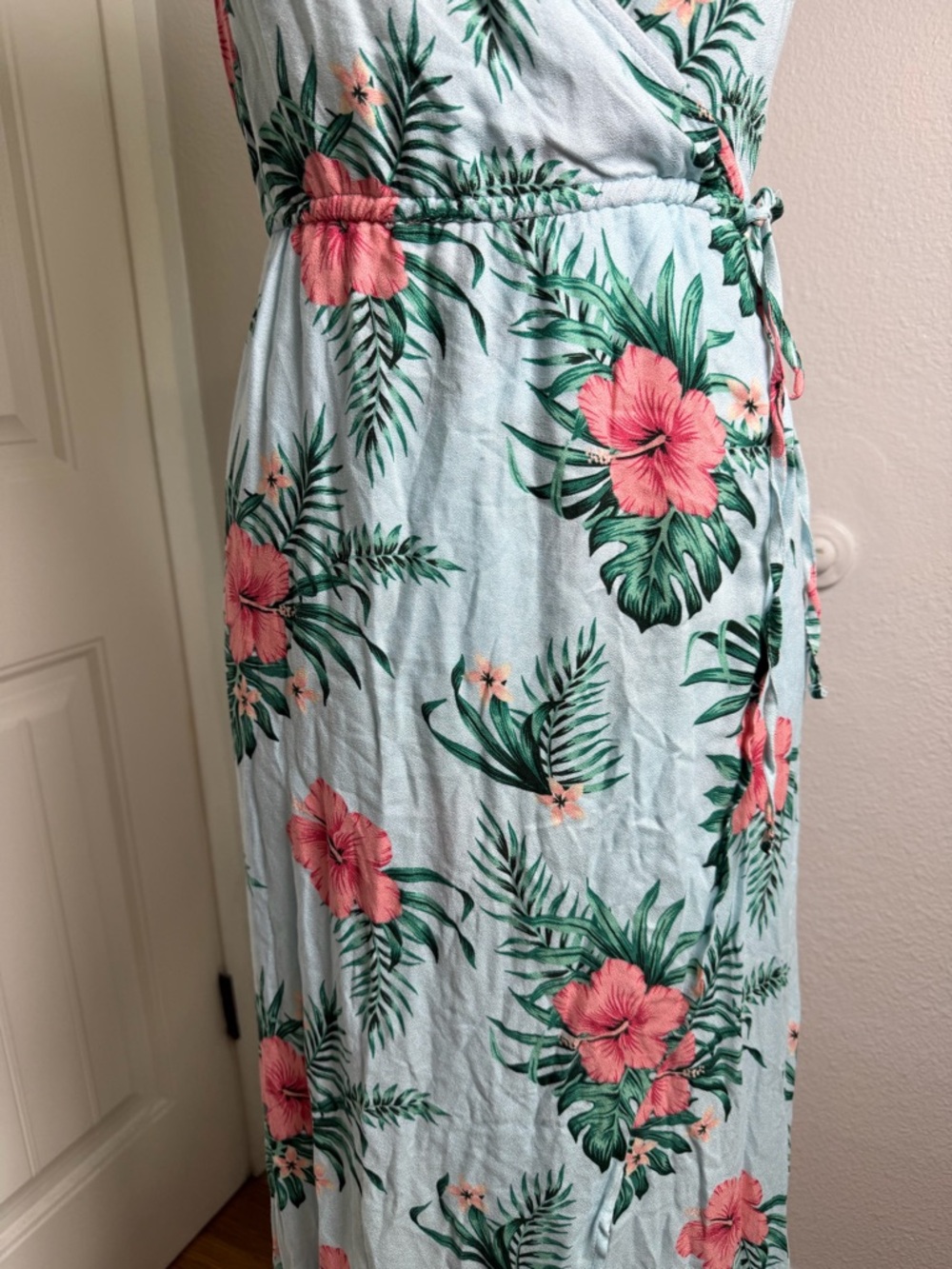 Guess Tropical Vacation Ruffled Faux
Wrap High Low Midi Dress S - Picture 3 of 9